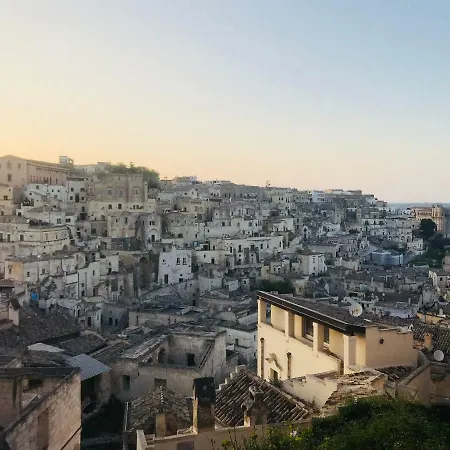La Stanza Sui Sassi * מטרה